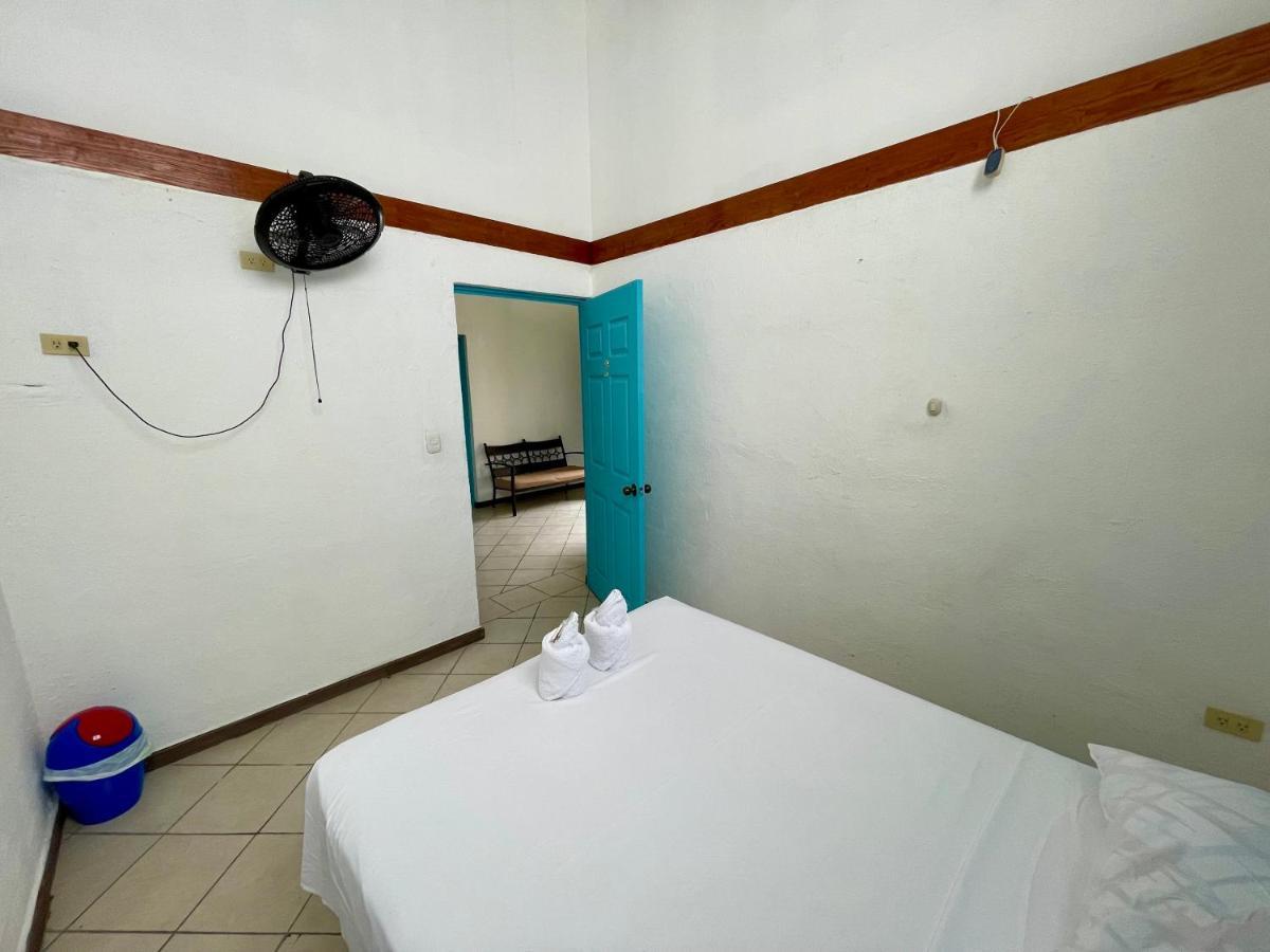 Hostal Inn 2 ฟลอเรส ภายนอก รูปภาพ