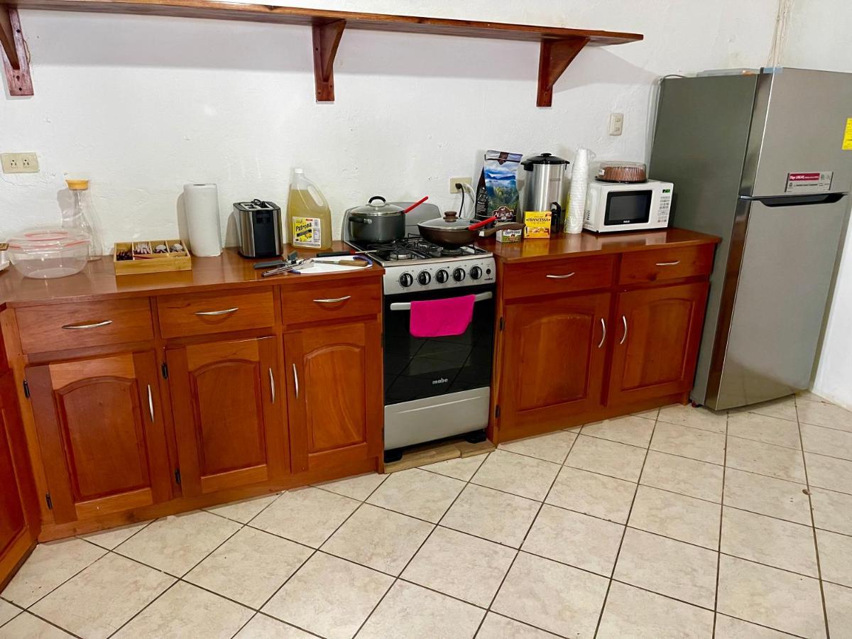 Hostal Inn 2 ฟลอเรส ภายนอก รูปภาพ