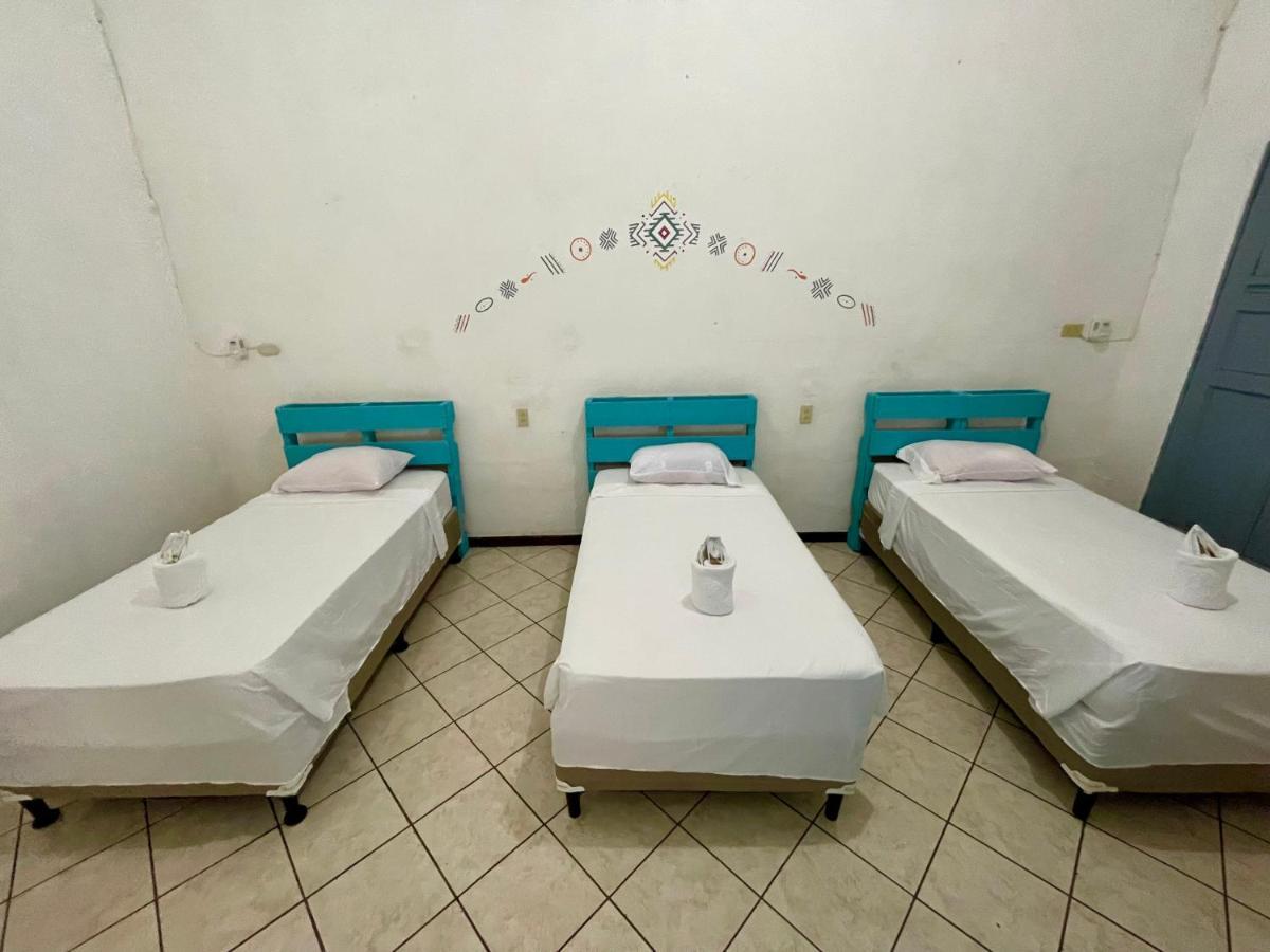 Hostal Inn 2 ฟลอเรส ภายนอก รูปภาพ
